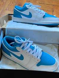 Jordan 1 Low Brancos e Azuis Novos