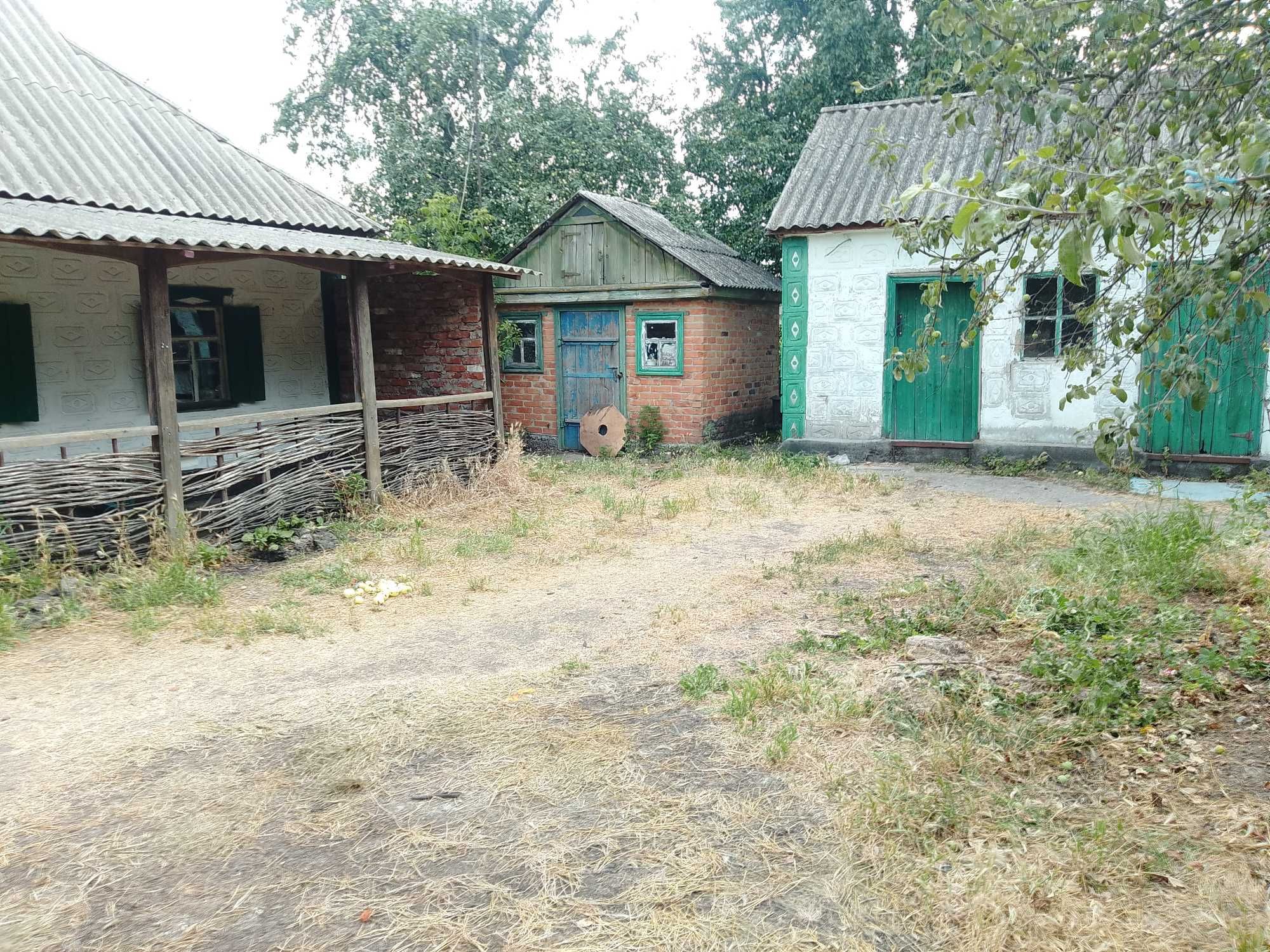 Продам хату домик(2-две) с участками Новая  Галещина