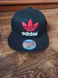 Adidas kaszkiet M/L
