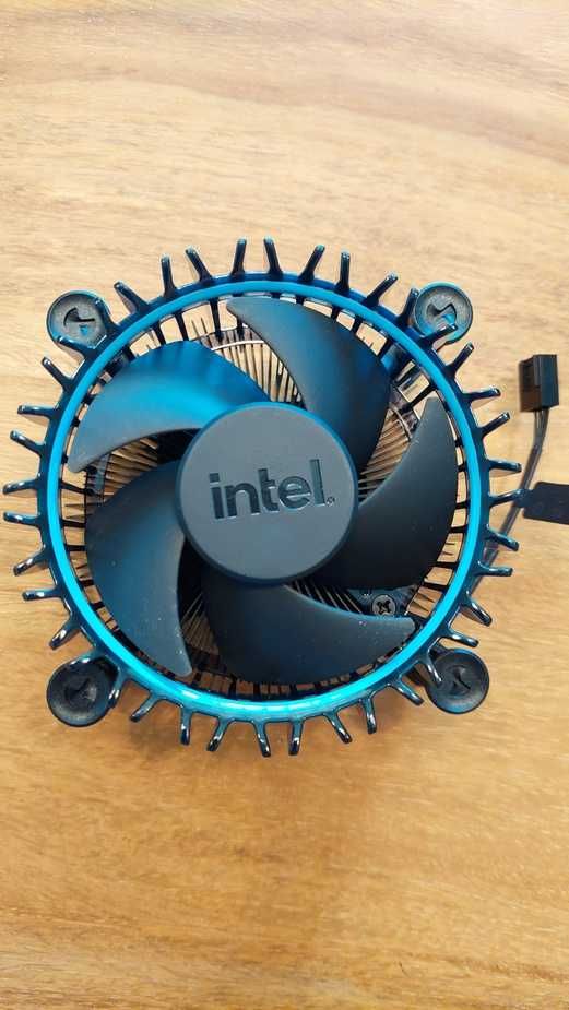 Nowy oryginalny wentylator z radiatorem Intel LGA1700.