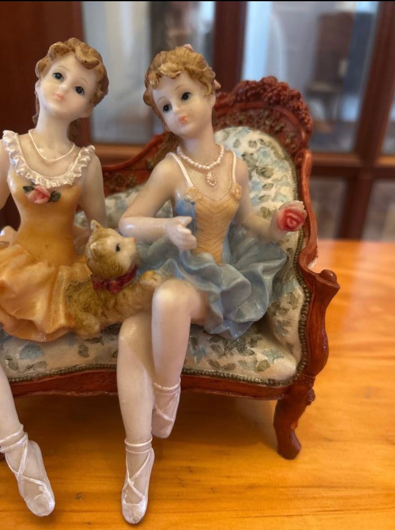 Peça Vintage com Duas Bailarinas em Chaise