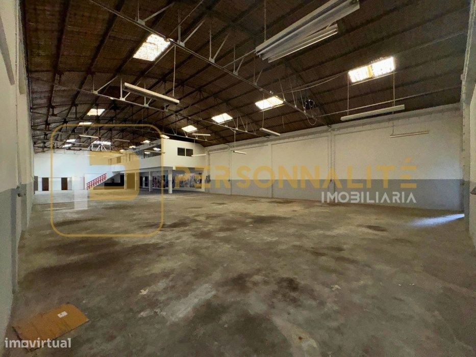 Armazém Industrial em Guimarães