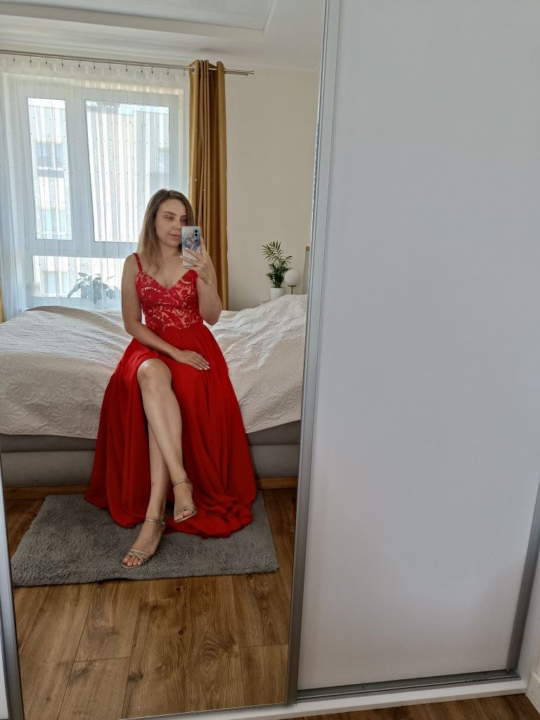 Czerwona sukienka maxi na wesele