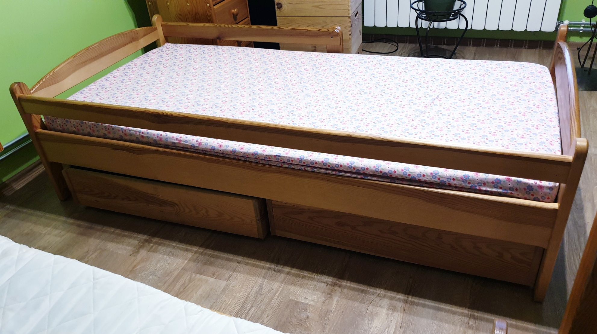 Łóżko drewniane sosnowe 190 x 90 cm z materacem