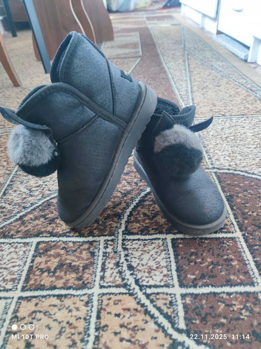 Уги для девочки зимние