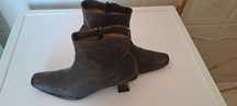 Botas em pele verde