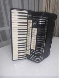 Продається акордеон hohner 700$