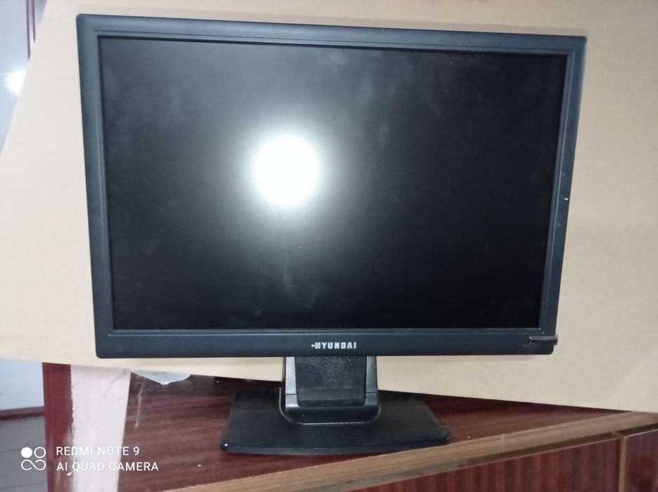 Monitor Hyundai do komputera 19 cali