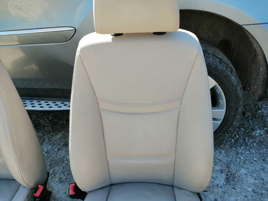 Wnętrze fotele BMW E90 kremowe beżowe Komplet