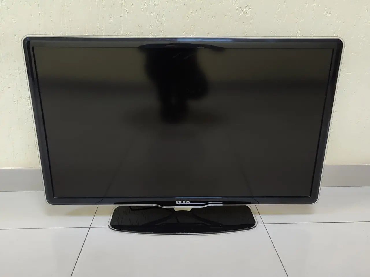 Телевизор Philips с подсветкой Ambilight 102 см (40 диагональ)