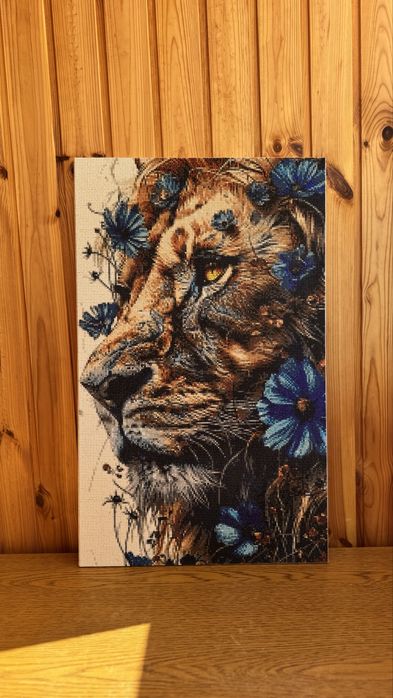 Картина з алмазної мозаїки “Лев у квітах”