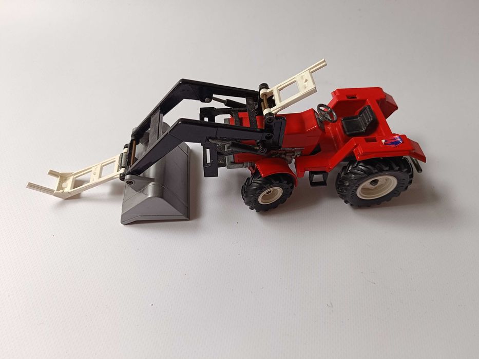 Игрушка трактор Siku Massey Ferguson 1:32 модель