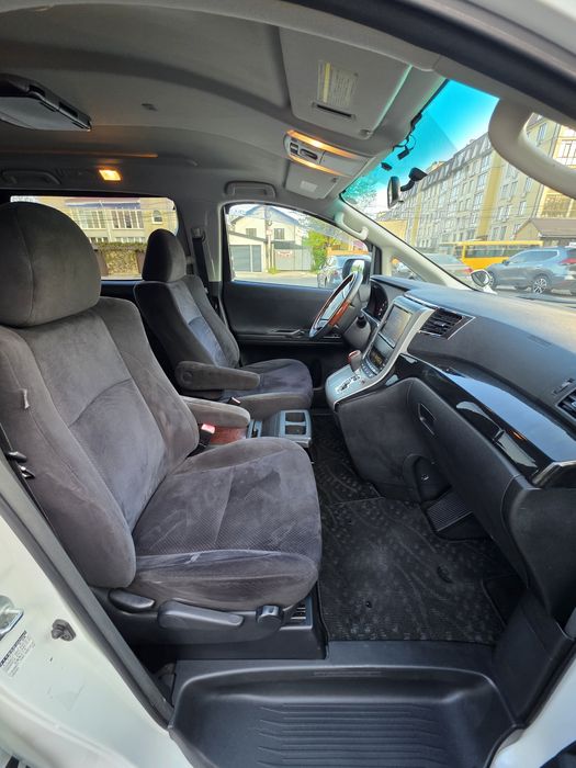 Toyota Vellfire 2,4 CVT 2010 7 мест