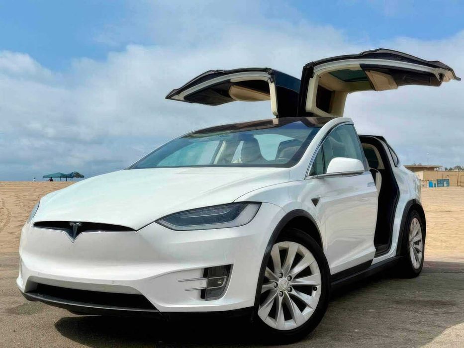 Tesla Model X 75D      2018