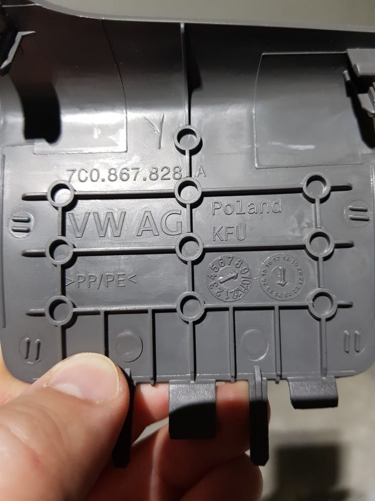 Poszycie słupka B do VW Crafrer 2024