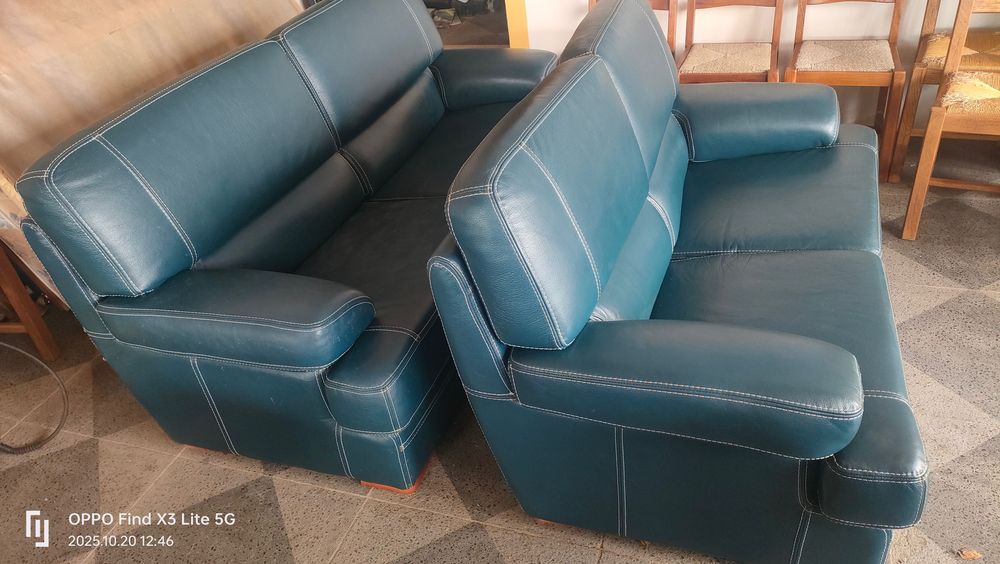 Sofas em pele azul