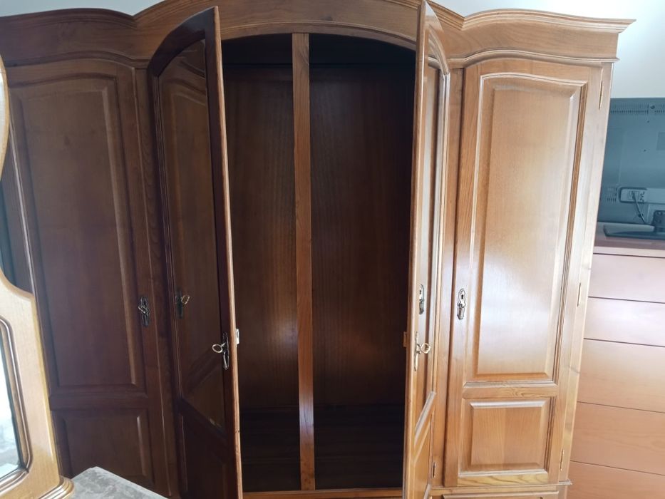 Roupeiro em bom estado, 1,67 x 60cm x 1.80 altura