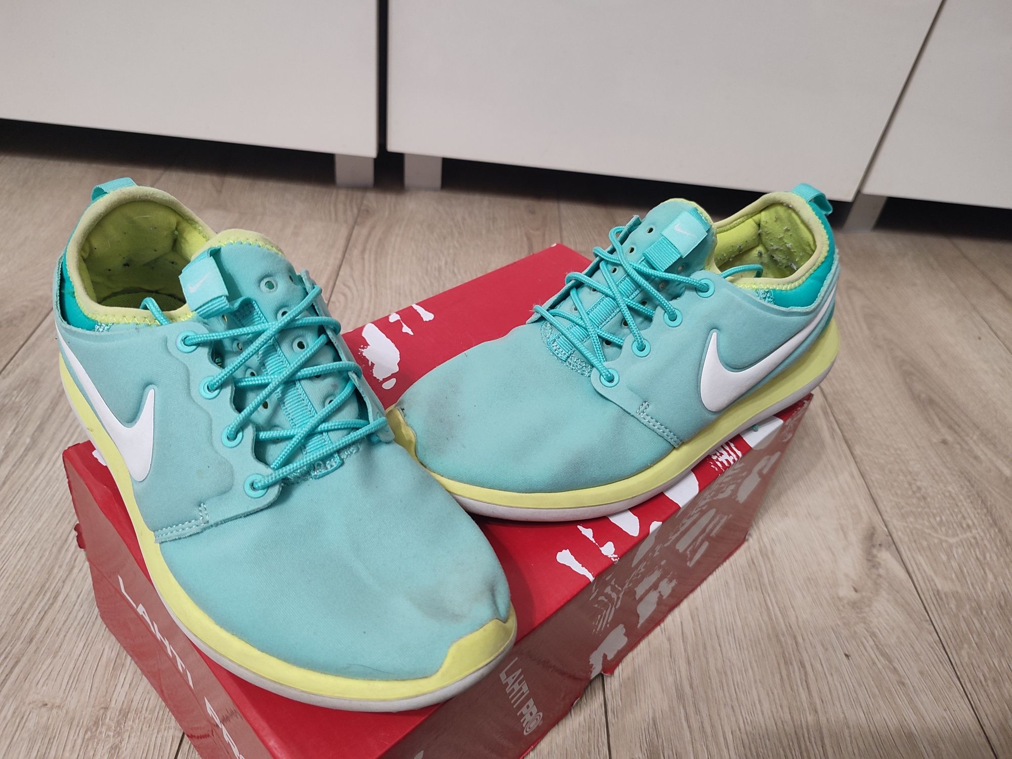 Sportowe buty NIKE 38.5