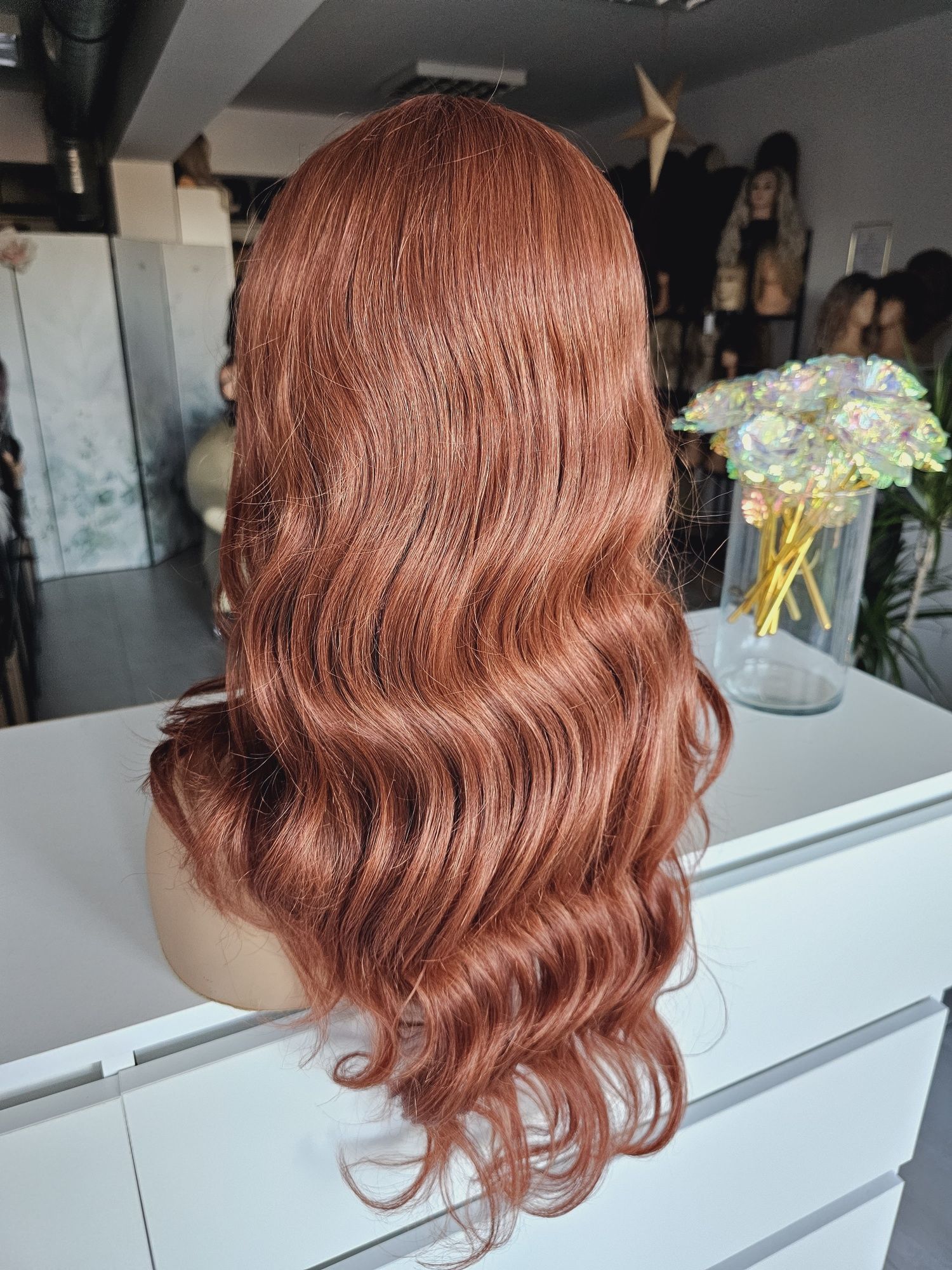 Zjawiskowa długa peruka Lara kasztamowo-ruda naturalna fryzura