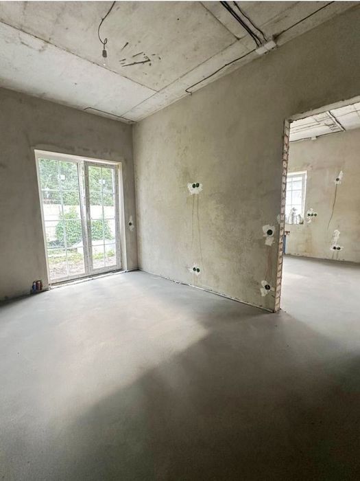 = Продам квартиру з власною ділянкою в центрі