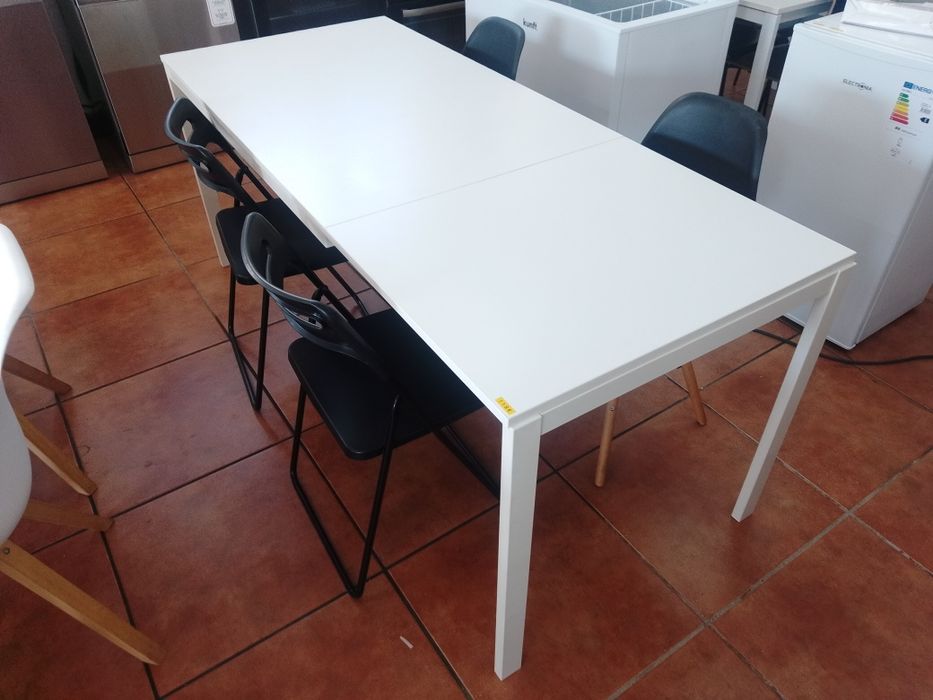 Conjunto Mesa Extensível + 4 Cadeiras