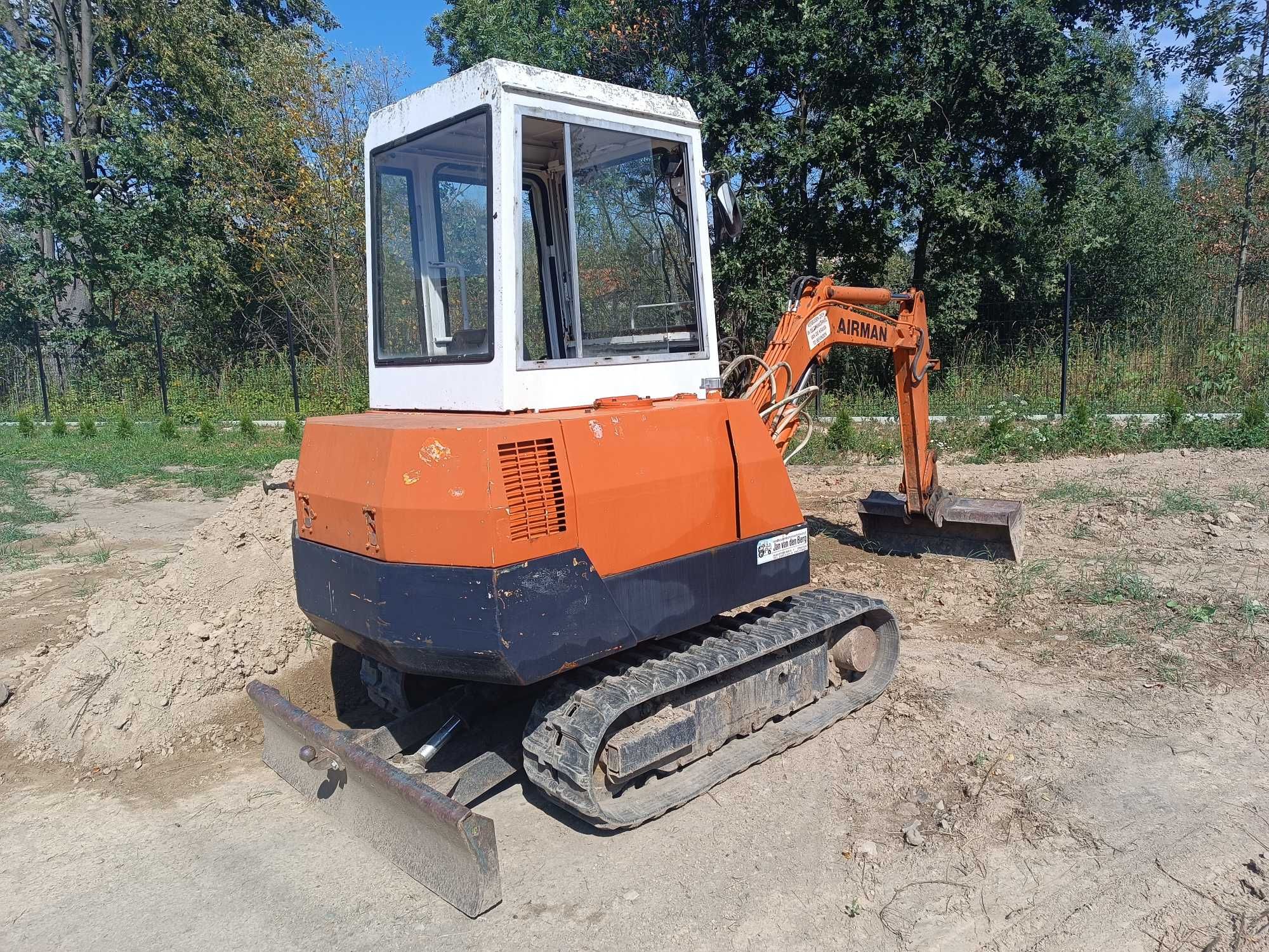 Minikoparka AIRMAN silnik 3 cylindrowy 2,5t  Janmar Kubota