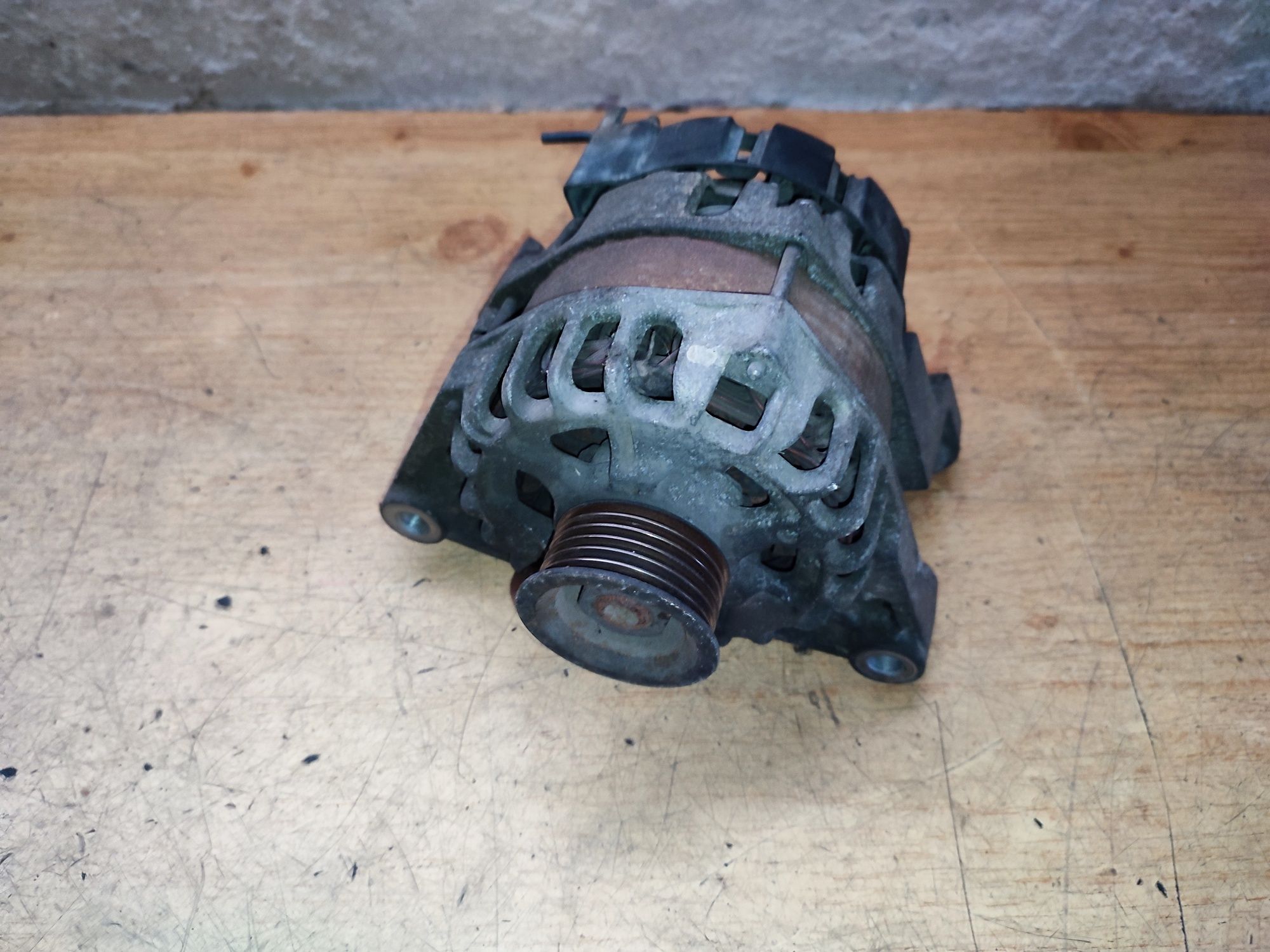 Opel Astra Zafira A 2.0 dti alternator 70A 24.463.064YJ