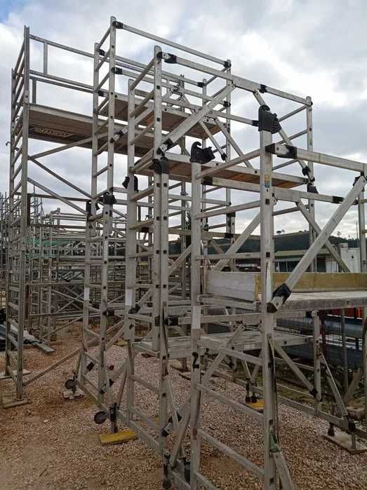 Torre Andaime de Aluminio Rolante - Usado