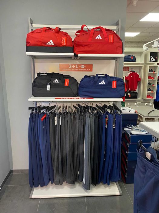 Meble do salonu z odzieżą i obuwiem