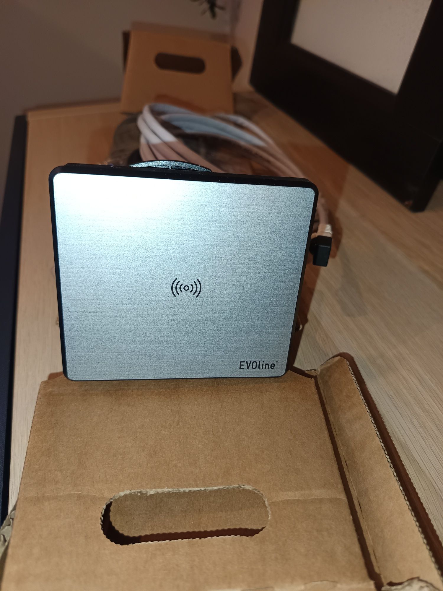 Tomada Evoline Square 80 com indução