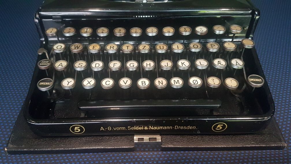 Maszyna do pisania ERIKA NAUMANN