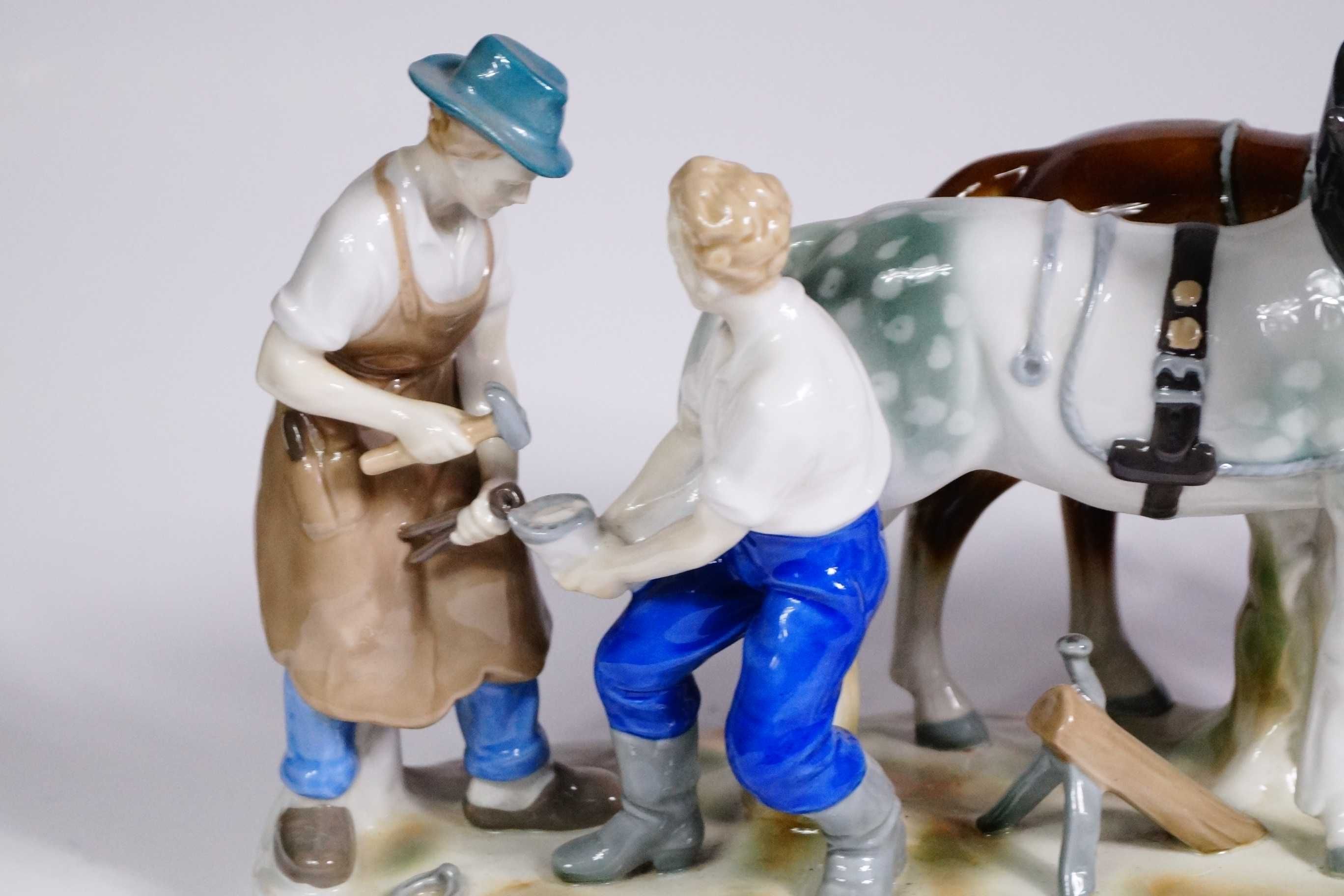 Duża porcelanowa figura KONIE zakuwanie podkowy GRAFENTHAL