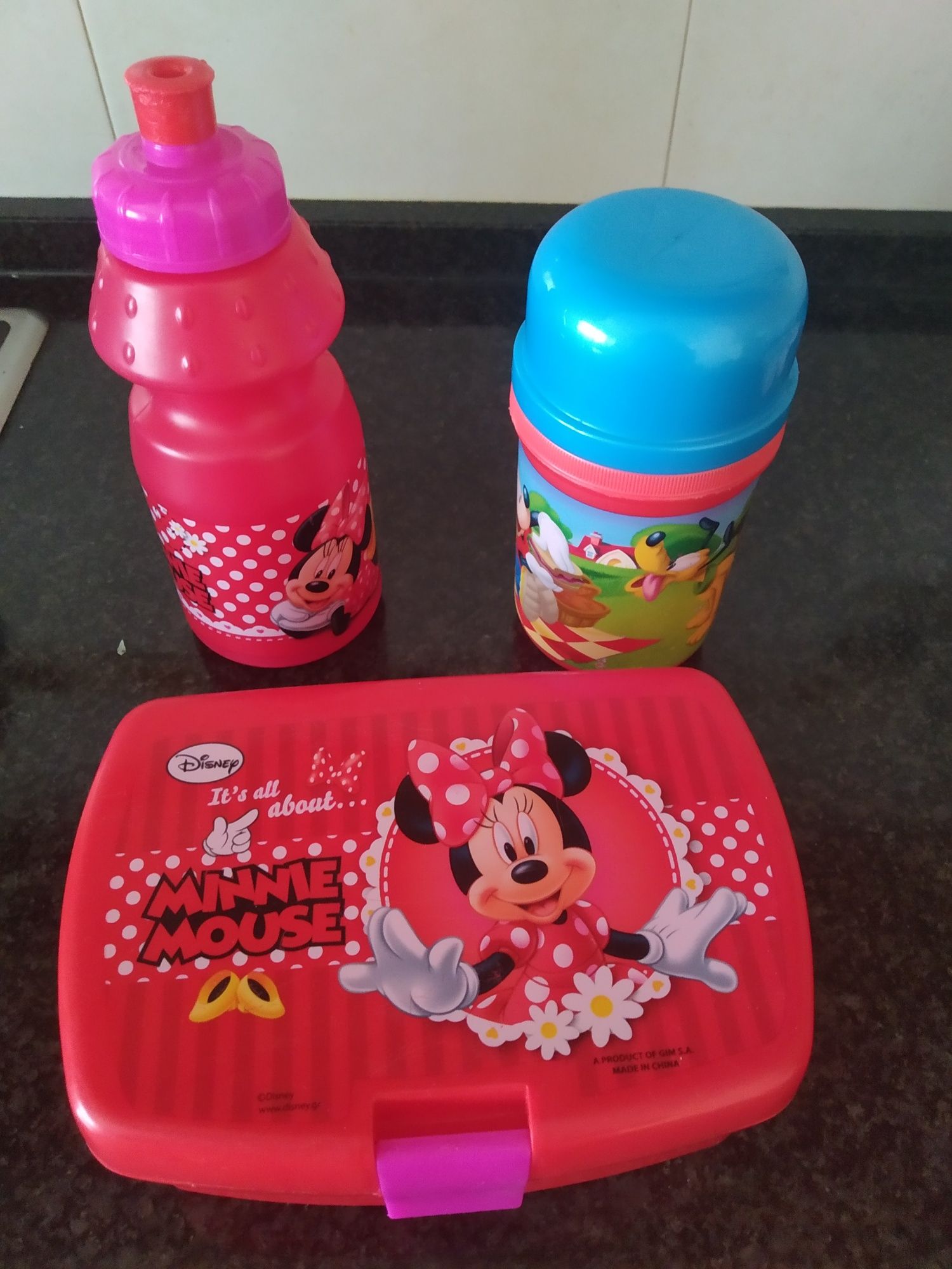 2 Lancheiras e 2 garrafas /copos de criança Minnie e Mickey