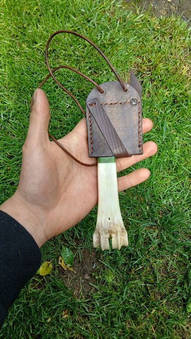 Ręcznie wykuty nóż neck knife / mini tasak / rękojeść z kości  nóż EDC