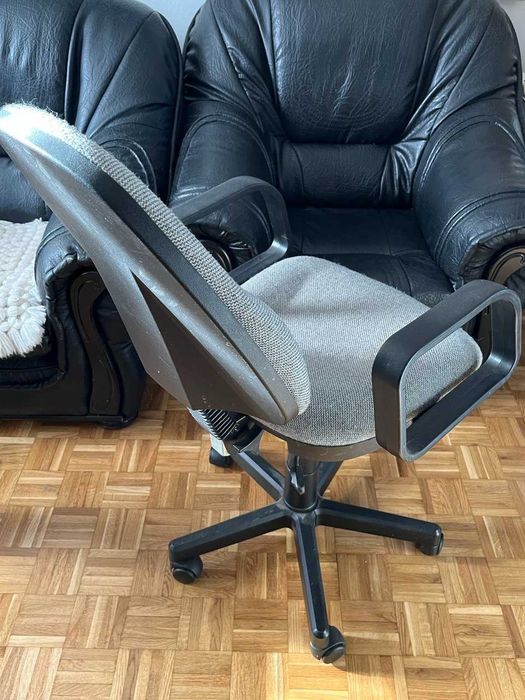 Krzesło biurowe na kółkach