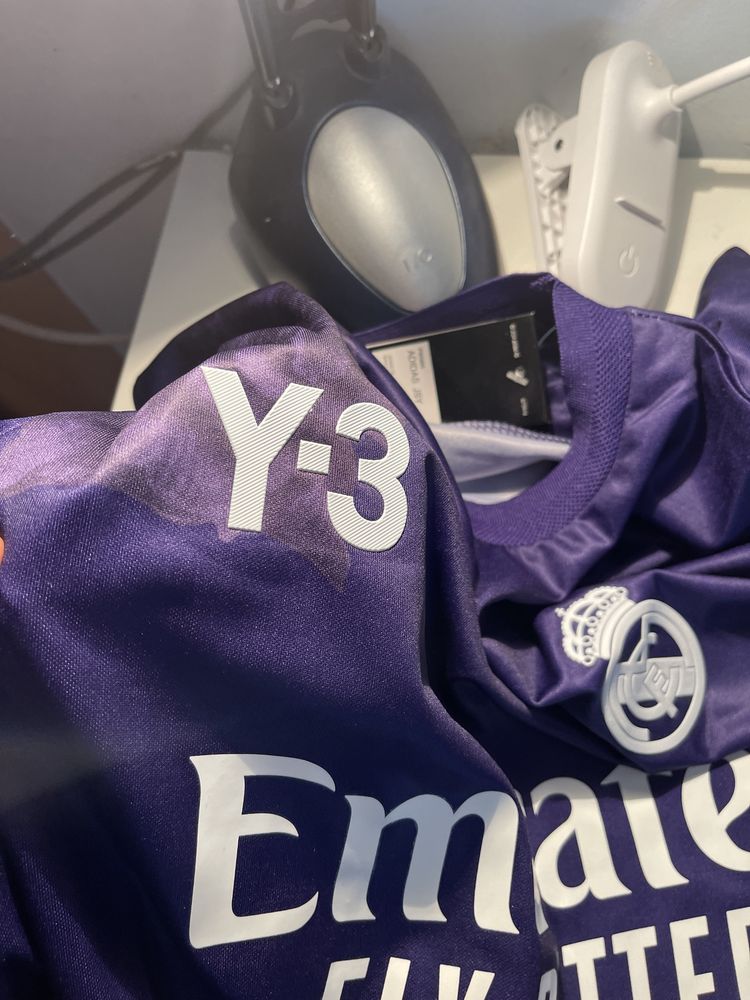 Camisola de futbol real madrid roxa versão exclusiva Y3