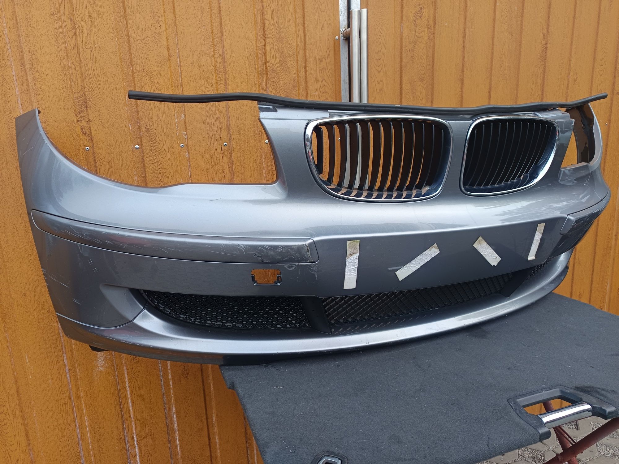 BMW 1 E81 Zderzak Przedni