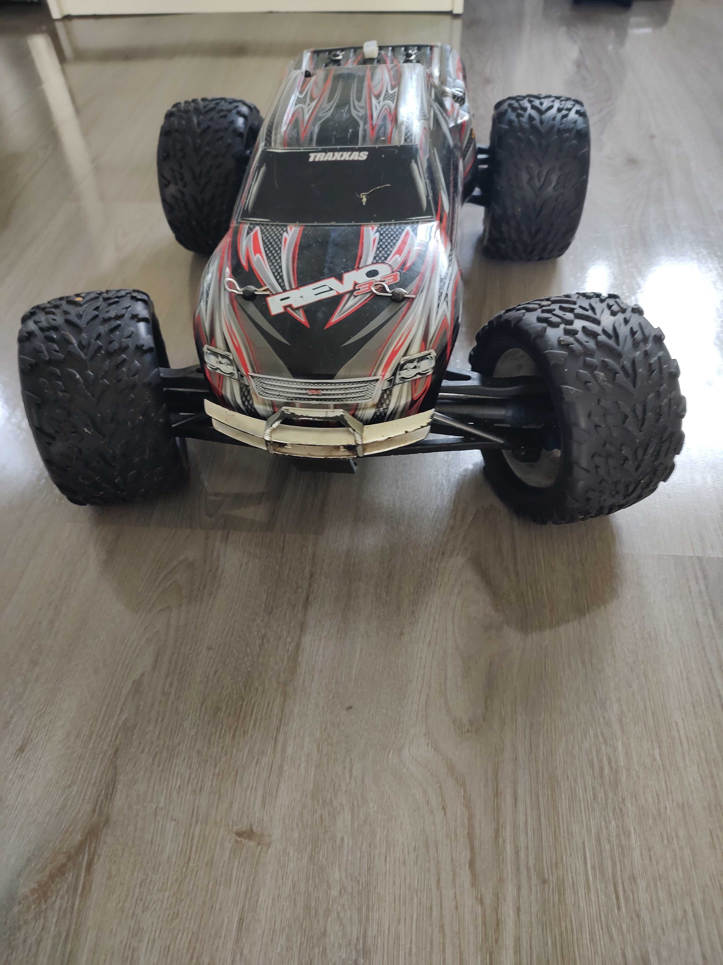 Traxxas revo 3.3 nitro