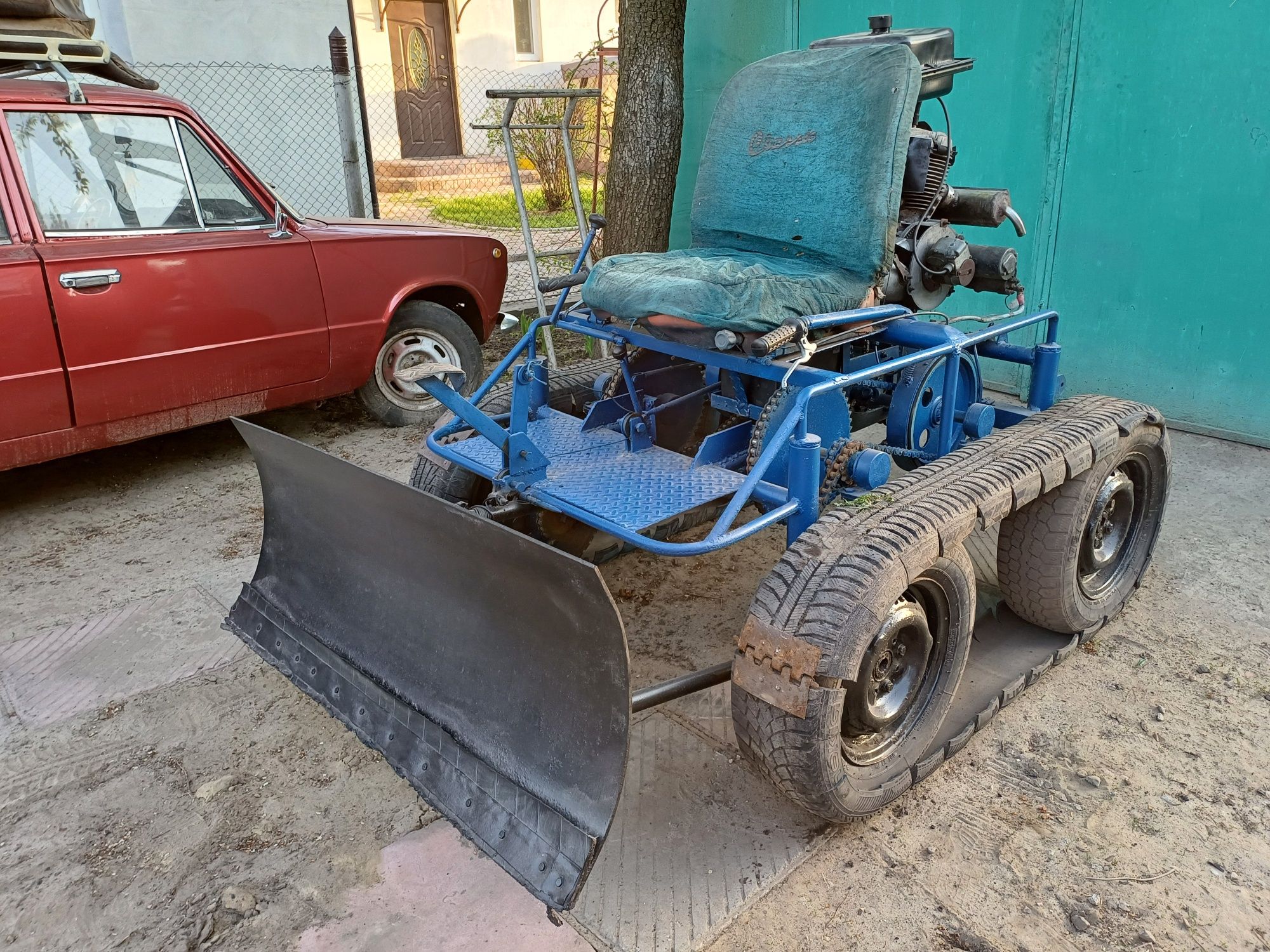 Продам трактор на гусиницях