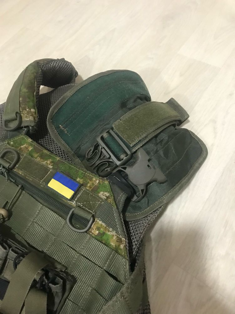 Продам плитоноску разгрузку. В подарок два турникета.
