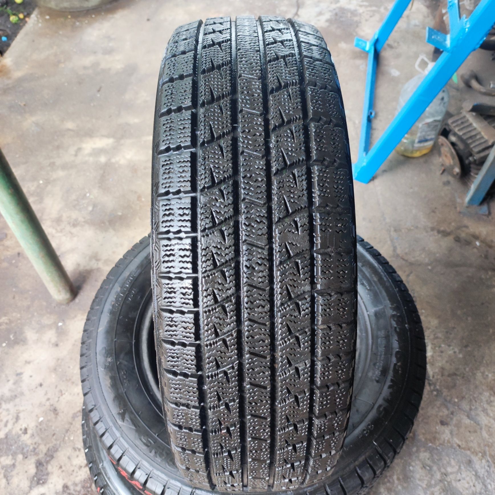 В наявності одна Зимова шина Kumho 185/65/15