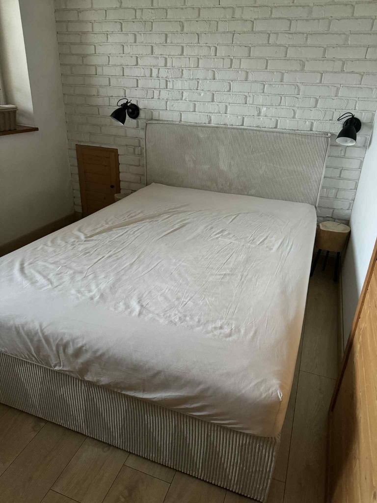 Sprzedam lozko pod materac 140x200
