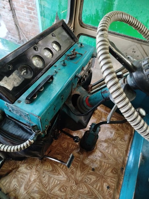 Продам трактор ЮМЗ-6 в хорошем состоянии, есть плуг, культиватор, 2ПТС