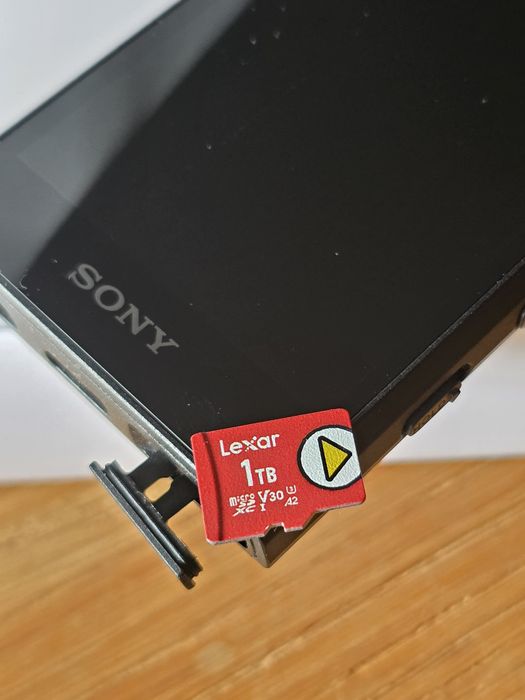 Sony Walkman NW-A306 + Lexar 1TB