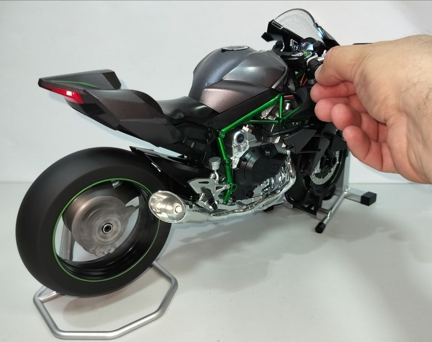 Kawasaki Ninja H2R модель мотоцикла 1:6 со звуком светом и паром метал