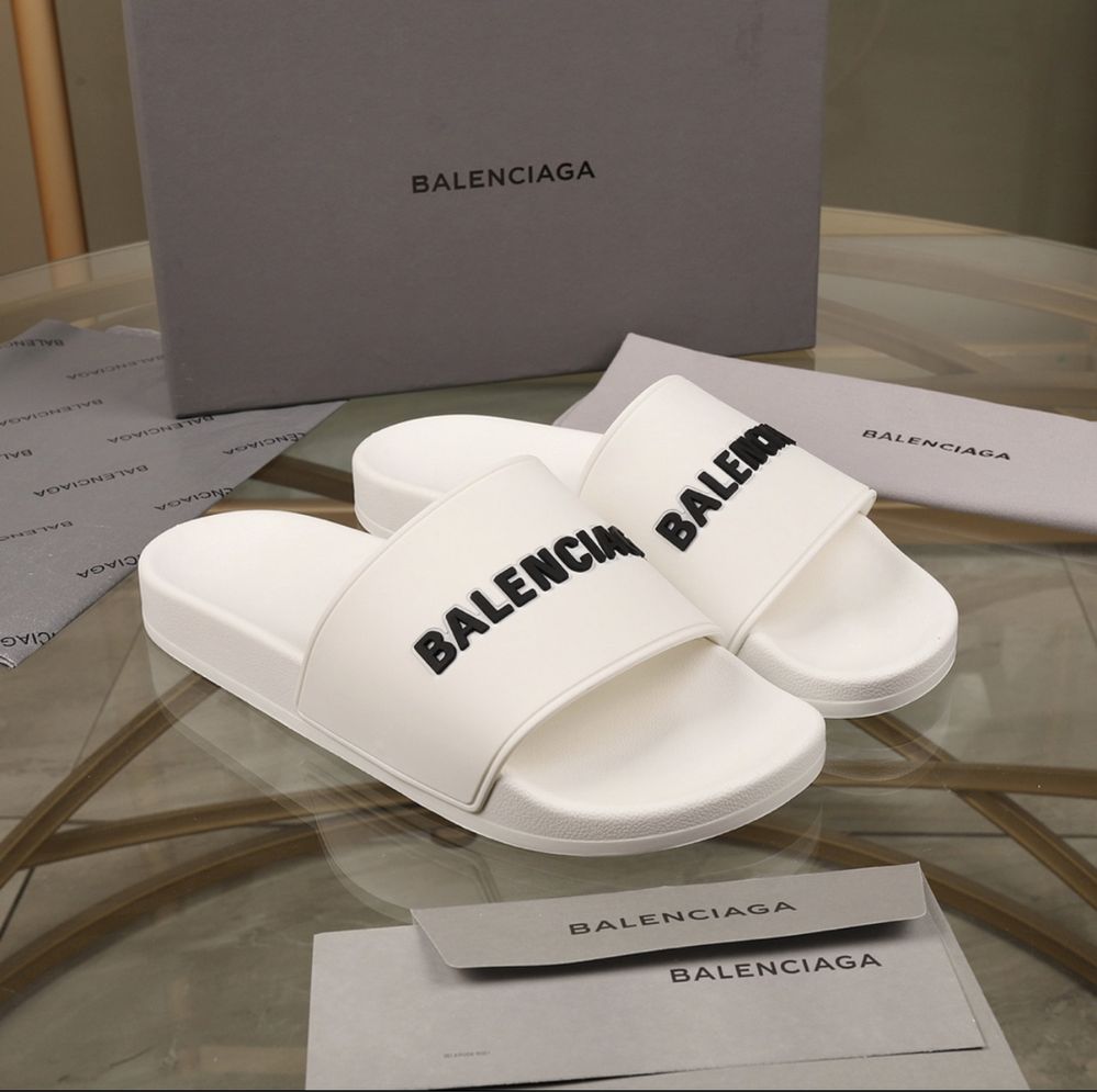 Chinelos Flip-Flop balenciaga Novos