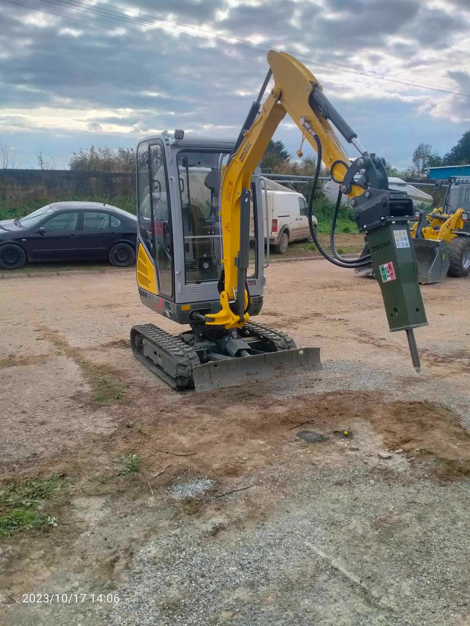 Usługi minikoparką Kucie młotem hydraulicznym  odwierty Roboty ziemne