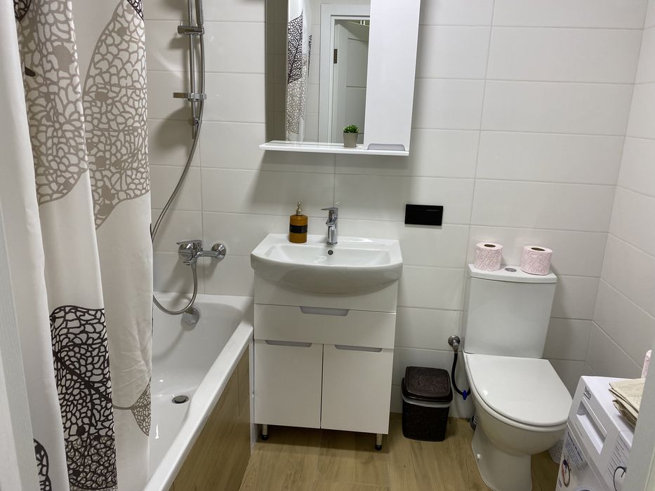 1к ТЕПЛА квартира Подобово центр Яровиця погодинно. Звітні документи