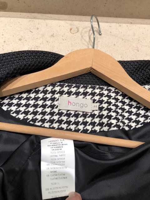 Elegante casaco senhora, preto e branco, marca Hongo.