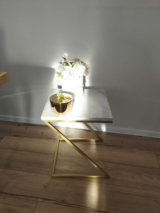 Stolik kawowy złoty biały blat stolik nocny boczny